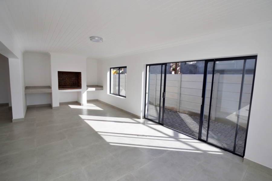 3 Bedroom Property for Sale in Stilbaai Wes Western Cape